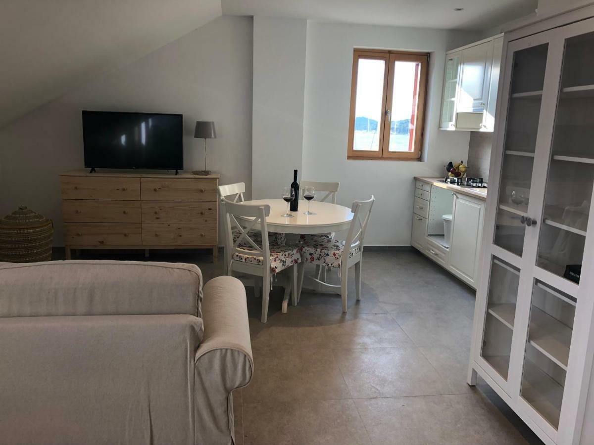 Buga Apartment In Center Of مالي لوشينغْ المظهر الخارجي الصورة