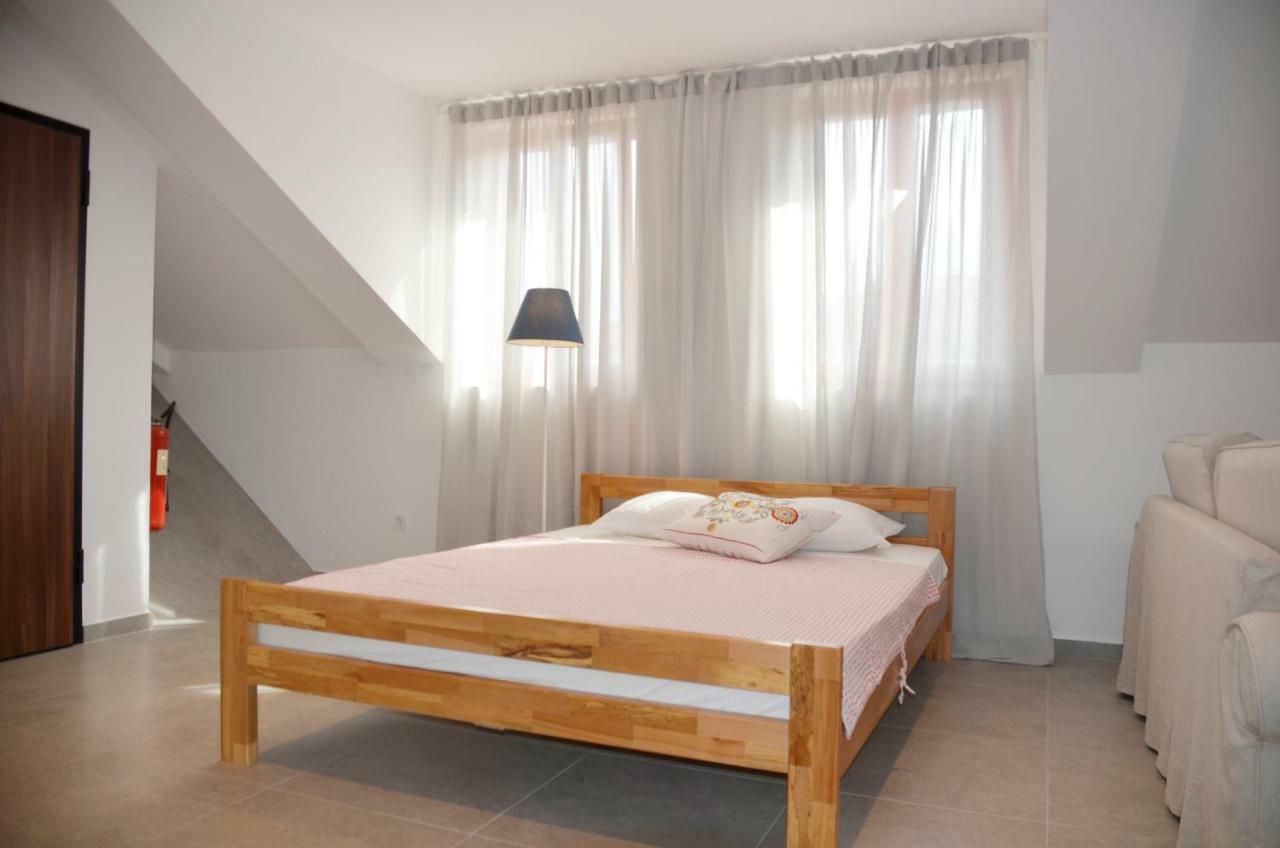 Buga Apartment In Center Of مالي لوشينغْ المظهر الخارجي الصورة