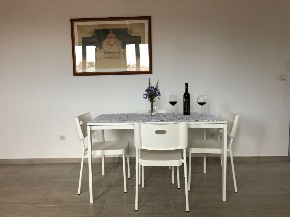 Buga Apartment In Center Of مالي لوشينغْ المظهر الخارجي الصورة