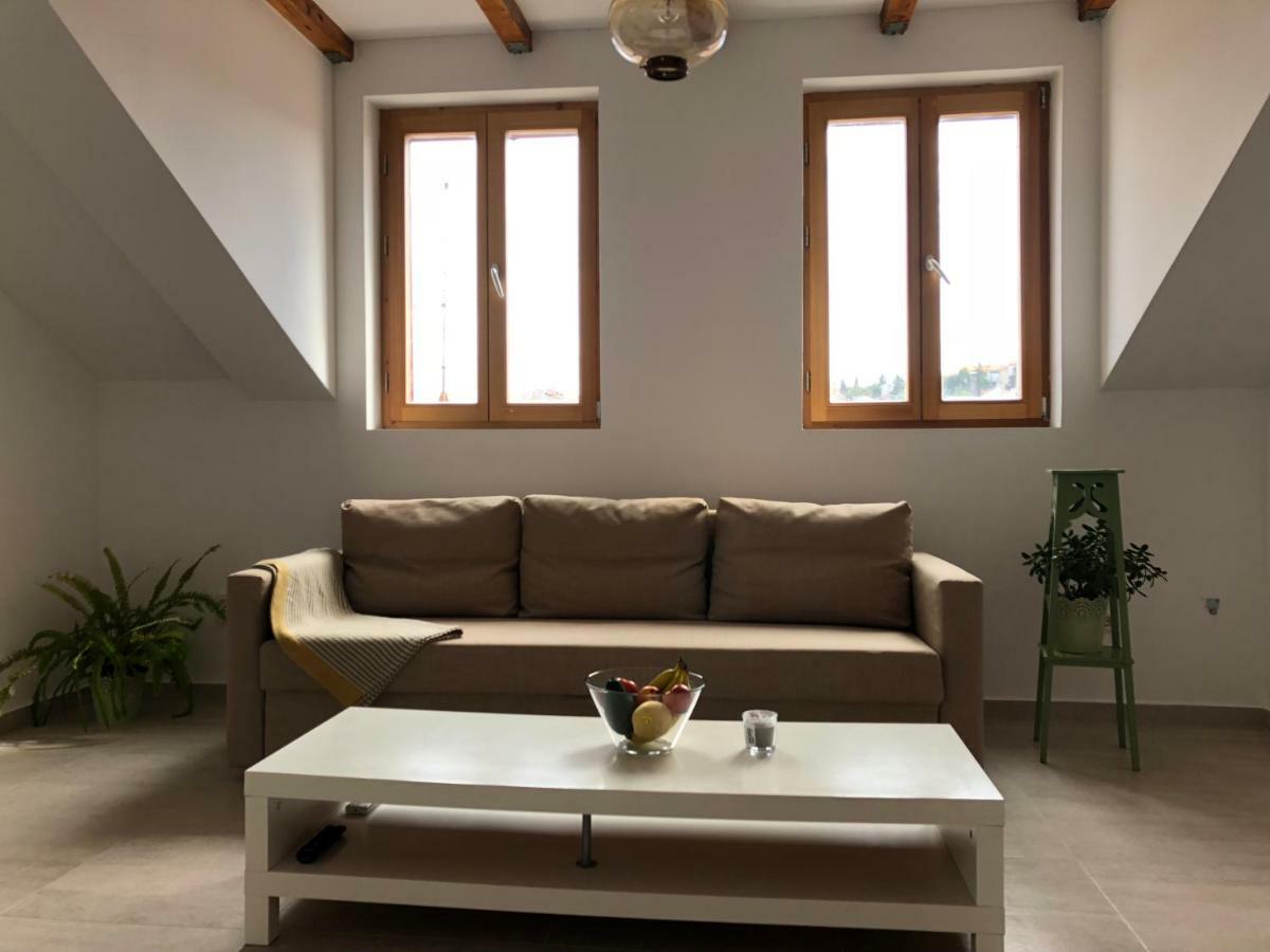 Buga Apartment In Center Of مالي لوشينغْ المظهر الخارجي الصورة
