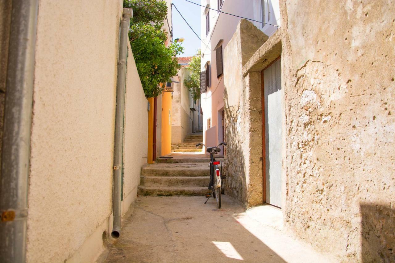 Buga Apartment In Center Of مالي لوشينغْ المظهر الخارجي الصورة